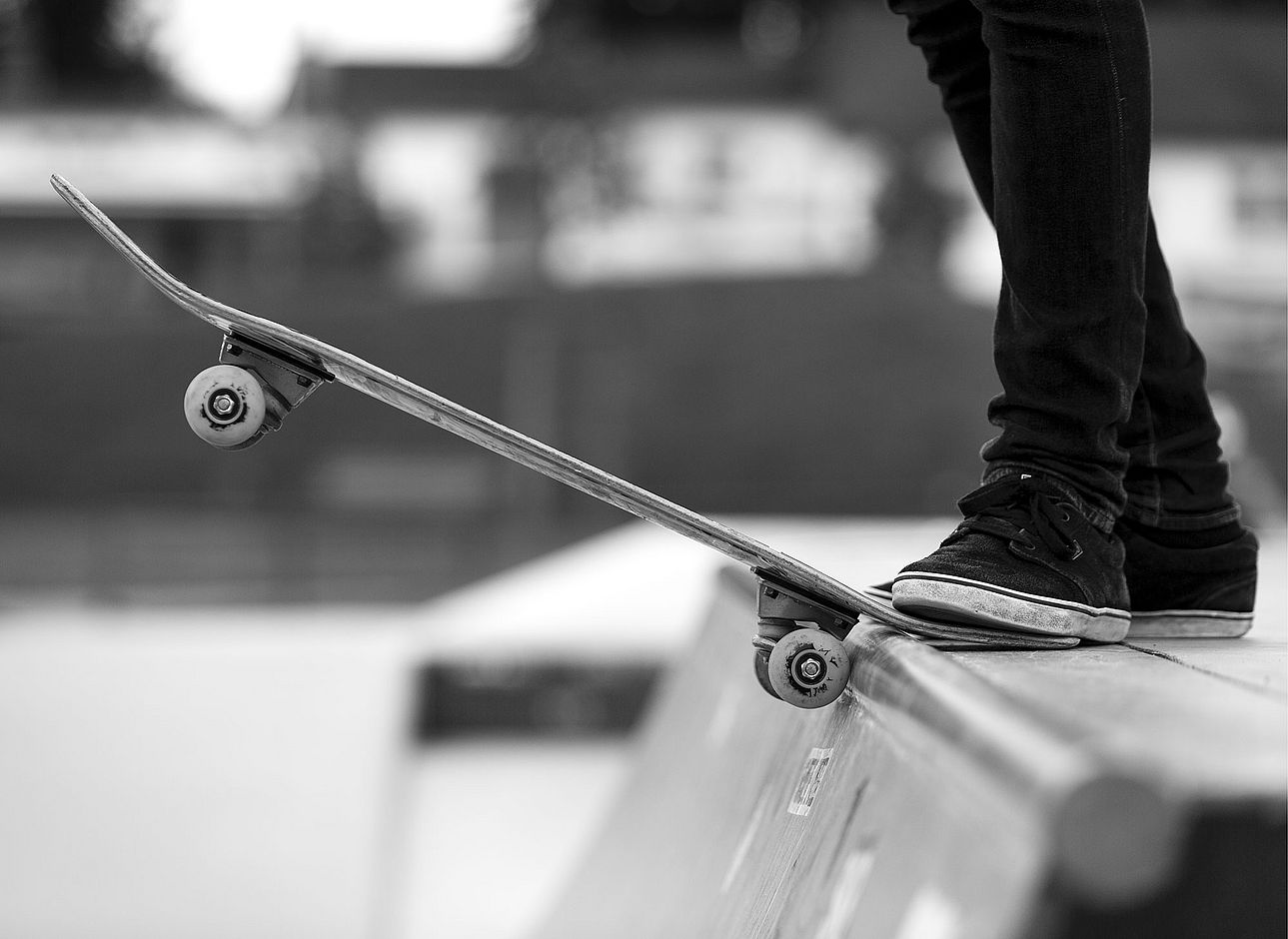 Ein Skateboarder am Skatepark in Waldsassen.